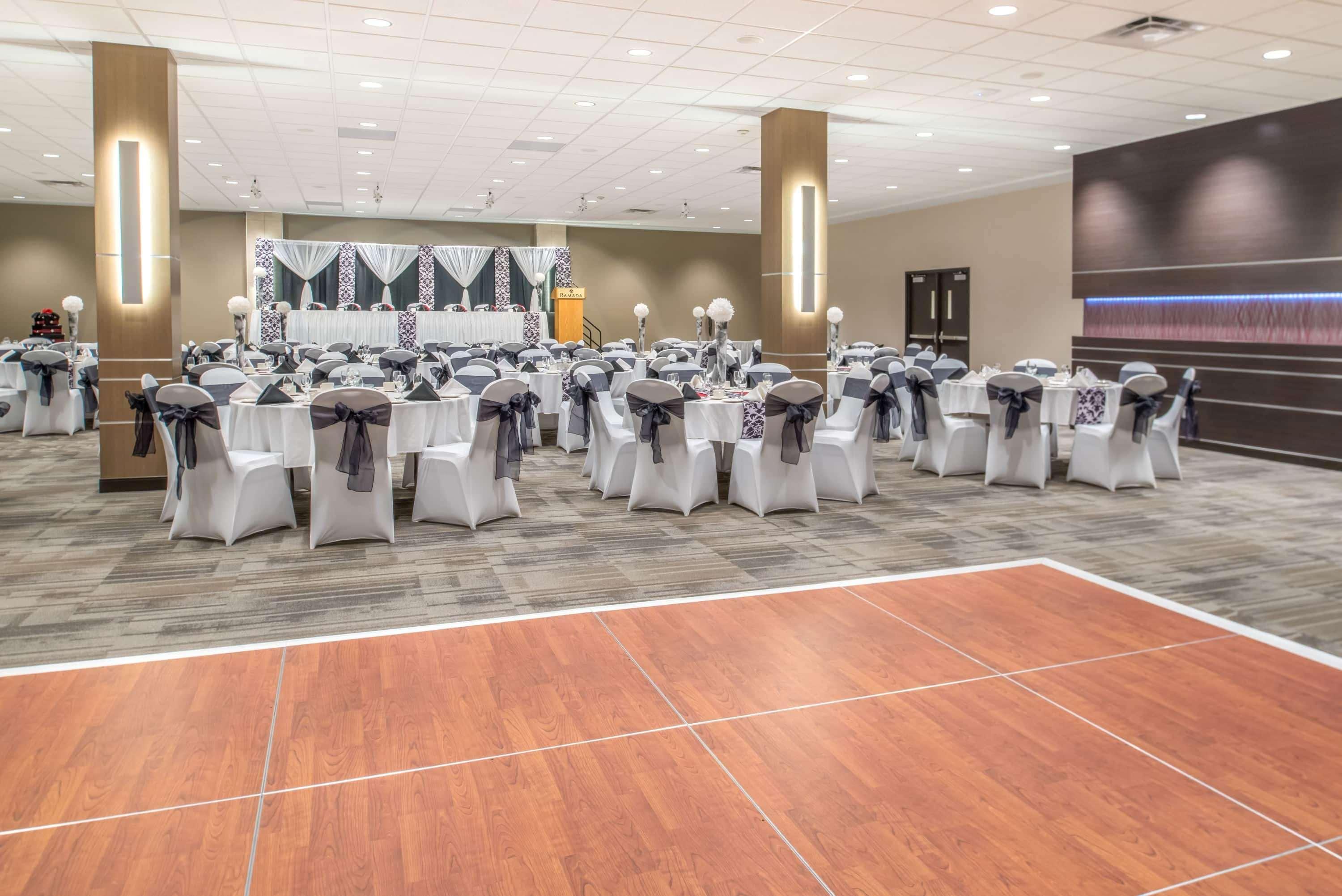 Ramada By Wyndham Saskatoon Hotel Luaran gambar